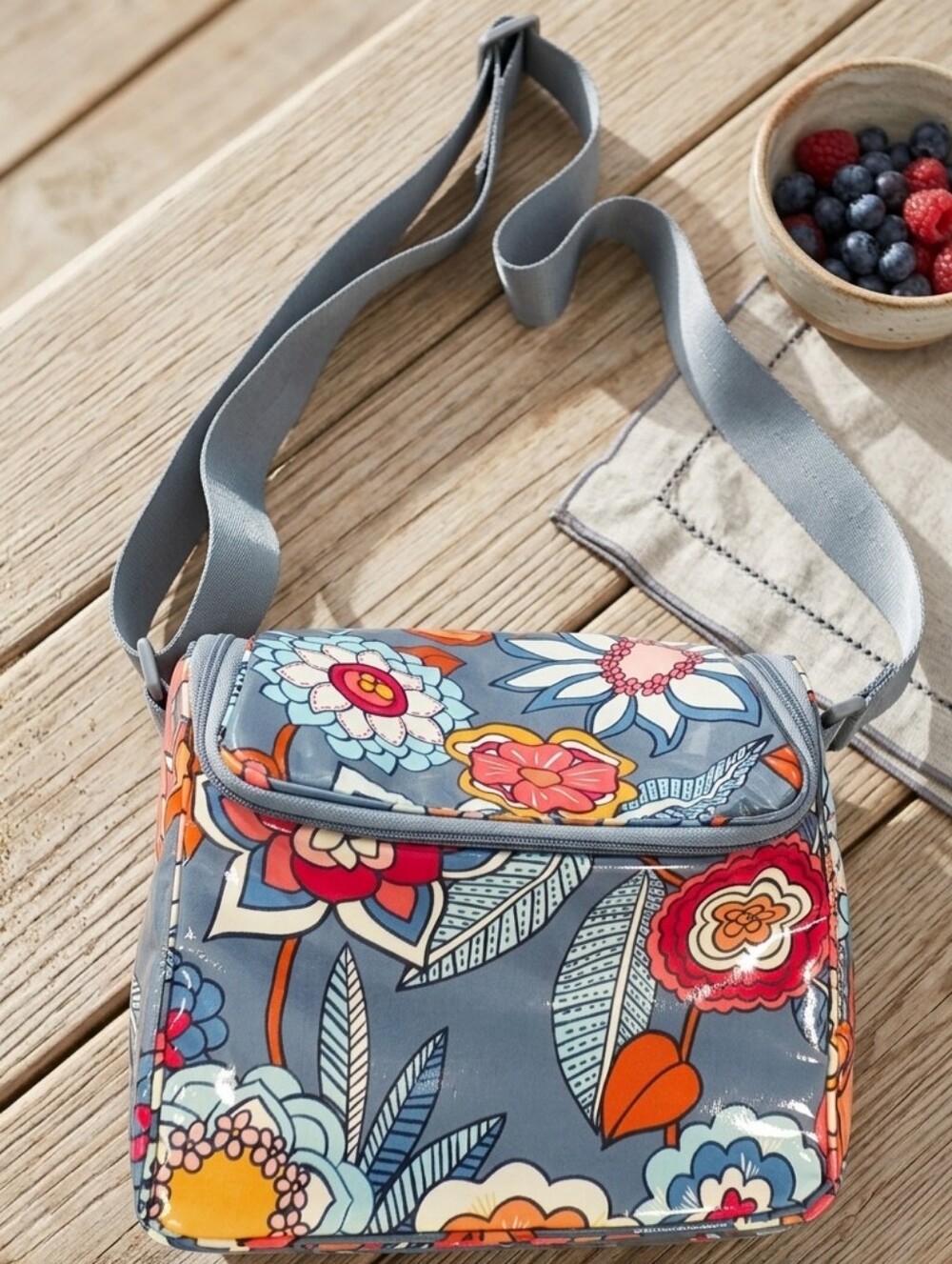 Vera Bradley Gray Tropical Evening Insulated Lunchbox